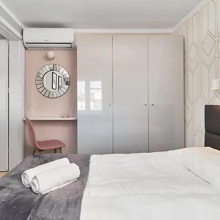 Kotlarska Market Square With Airconditioning By Renters Wroclaw