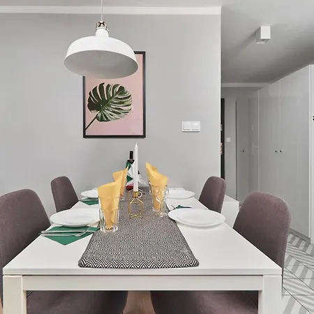 Kotlarska Market Square With Airconditioning By Renters *