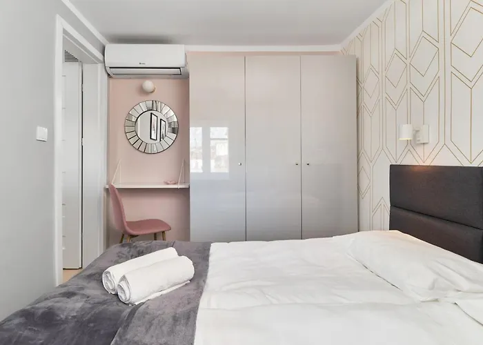 Kotlarska Market Square With Airconditioning By Renters Wroclaw